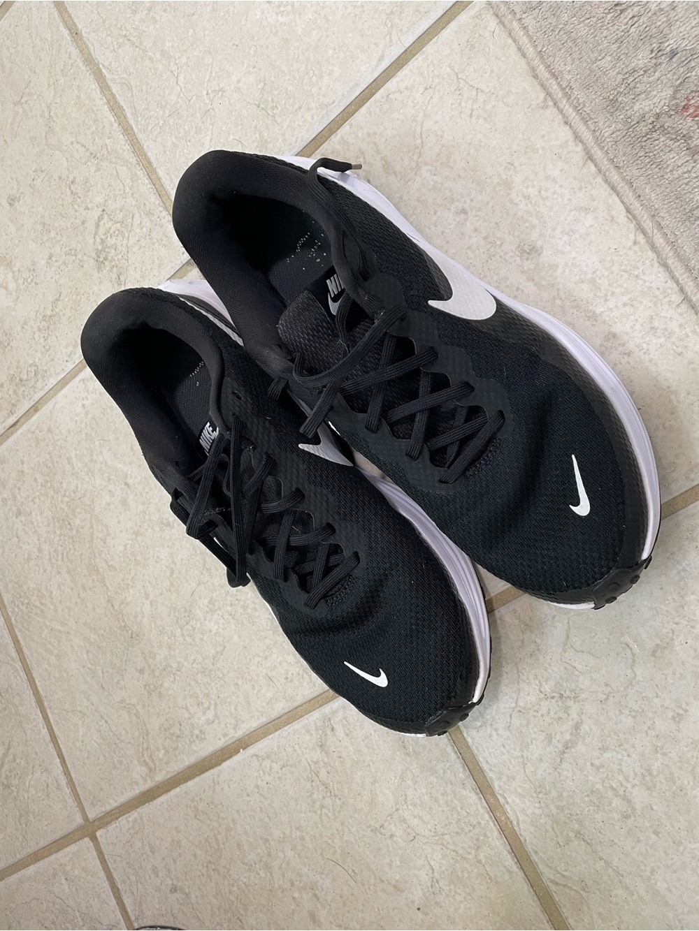 Men’s Nike Revolution 8 Running Shoes Size 11.5